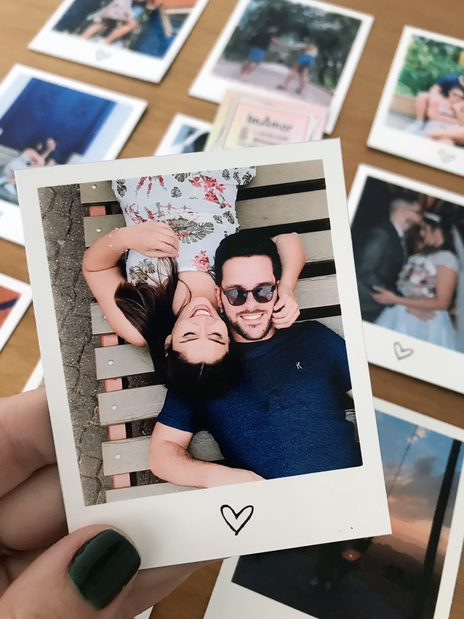 CAIXINHA DE FOTOS POLAROID COM ÍMÃ